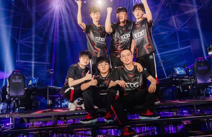 同时面对的 同时面对的